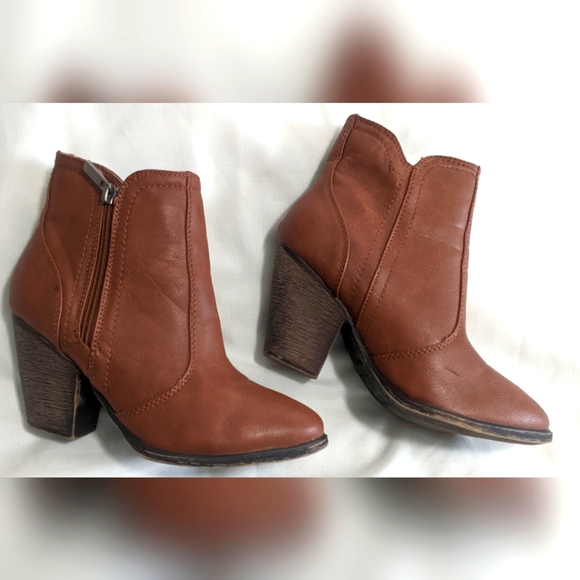 Dollhouse Women's Side Zip Booties - Picture 2 of 7